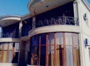 İcarəyə verilir 5 otaqlı 300 m2 bağ evi Novxanı