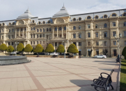 İcarəyə verilir 4 otaqlı 100 m2 yeni tikili 28 May m.