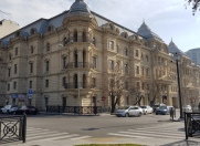 İcarəyə verilir 4 otaqlı 110 m2 köhnə tikili Gənclik m.