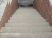 Satılır 4 otaqlı 260 m2 obyekt Azadlıq prospekti m.