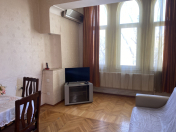 İcarəyə verilir 2 otaqlı 60 m2 köhnə tikili Nəriman Nərimanov parkı