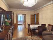 İcarəyə verilir 4 otaqlı 80 m2 köhnə tikili 28 May m.