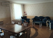 İcarəyə verilir 4 otaqlı 150 m2 köhnə tikili Şah İsmayıl Xətai m.