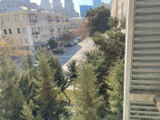 Satılır 5 otaqlı 200 m2 köhnə tikili 28 May m.