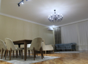 İcarəyə verilir 4 otaqlı 210 m2 yeni tikili Elmlər Akademiyası m.