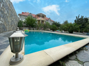 İcarəyə verilir 3 otaqlı 300 m2 villa Şəki