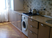 İcarəyə verilir 3 otaqlı 100 m2 köhnə tikili Yasamal r.