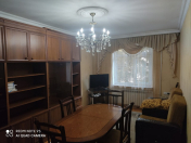 İcarəyə verilir 3 otaqlı 80 m2 köhnə tikili Yasamal r.