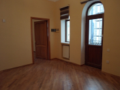 İcarəyə verilir 10 otaqlı 650 m2 ofis Nəriman Nərimanov m.