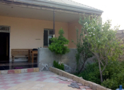 Satılır 4 otaqlı 180 m2 bağ evi Ayna Sultanova heykəli