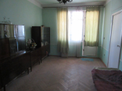 Satılır 2 otaqlı 50 m2 köhnə tikili Moskva univermağı