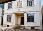 Satılır 8 otaqlı 400 m2 villa Badamdar