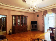 İcarəyə verilir 4 otaqlı 198 m2 köhnə tikili Heydər Əliyev Mərkəzi