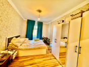 Satılır 2 otaqlı 50 m2 köhnə tikili Memar Əcəmi m.