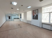 İcarəyə verilir 6 otaqlı 200 m2 ofis Nizami m.
