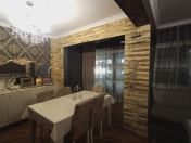 Satılır 4 otaqlı 155 m2 köhnə tikili Memar Əcəmi m.