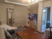 Satılır 2 otaqlı 55 m2 köhnə tikili Neapol dairəsi