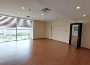 İcarəyə verilir 20 otaqlı 1400 m2 ofis İnşaatçılar m.