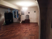 Satılır 1 otaqlı 50 m2 köhnə tikili Gənclik m.