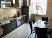 İcarəyə verilir 3 otaqlı 140 m2 yeni tikili Nizami m.