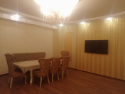 İcarəyə verilir 3 otaqlı 145 m2 yeni tikili Ayna Sultanova heykəli