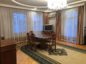 İcarəyə verilir 4 otaqlı 200 m2 yeni tikili Azadlıq prospekti m.