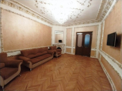 İcarəyə verilir 3 otaqlı 90 m2 köhnə tikili 28 May m.