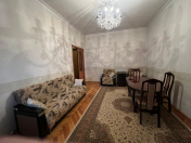 İcarəyə verilir 2 otaqlı 80 m2 köhnə tikili 8 Noyabr m.