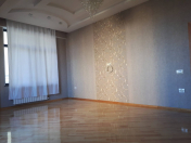 Satılır 2 otaqlı 90 m2 yeni tikili Memar Əcəmi m.