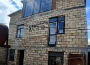 Satılır 11 otaqlı 211 m2 həyət evi Ayna Sultanova heykəli