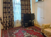 İcarəyə verilir 3 otaqlı 70 m2 köhnə tikili Gənclik m.