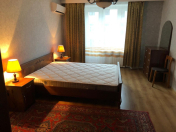 İcarəyə verilir 3 otaqlı 90 m2 köhnə tikili 28 May m.