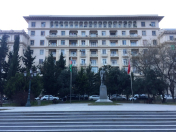 Satılır 3 otaqlı 70 m2 köhnə tikili Rusiya səfirliyi