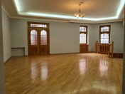 İcarəyə verilir 3 otaqlı 110 m2 ofis Nizami m.