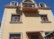 Satılır 7 otaqlı 330 m2 villa Badamdar