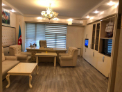 Satılır 3 otaqlı 136 m2 ofis Memar Əcəmi m.