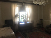 Satılır 3 otaqlı 80 m2 köhnə tikili 9 mkr