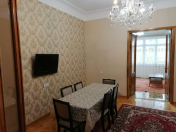 İcarəyə verilir 2 otaqlı 70 m2 köhnə tikili Nizami m.