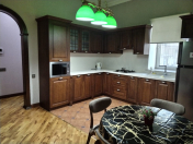 İcarəyə verilir 2 otaqlı 90 m2 köhnə tikili Sahil m.