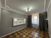 Satılır 2 otaqlı 65 m2 köhnə tikili Bakıxanov