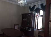 İcarəyə verilir 3 otaqlı 156 m2 köhnə tikili 8 Noyabr m.