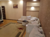 İcarəyə verilir 3 otaqlı 130 m2 yeni tikili Nizami m.