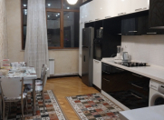 İcarəyə verilir 3 otaqlı 135 m2 yeni tikili 8 Noyabr m.