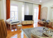 Satılır 3 otaqlı 130 m2 köhnə tikili Sahil m.