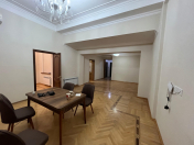 İcarəyə verilir 2 otaqlı 70 m2 köhnə tikili 28 May m.