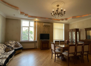 İcarəyə verilir 2 otaqlı 80 m2 köhnə tikili İçəri Şəhər m.