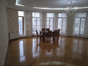 Satılır 5 otaqlı 230 m2 yeni tikili Şah İsmayıl Xətai m.