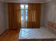 İcarəyə verilir 3 otaqlı 70 m2 köhnə tikili Qara Qarayev m.