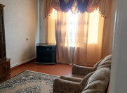 İcarəyə verilir 3 otaqlı 67.5 m2 köhnə tikili Xətai r.