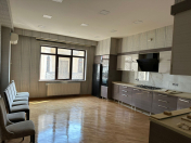 İcarəyə verilir 5 otaqlı 215 m2 yeni tikili Gənclik m.